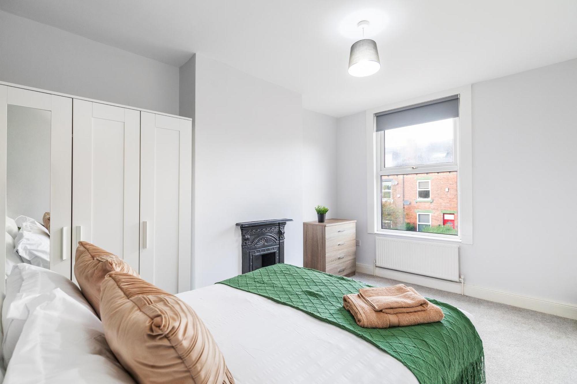 Spacious Two Bed House In Headingley Лийдс Екстериор снимка
